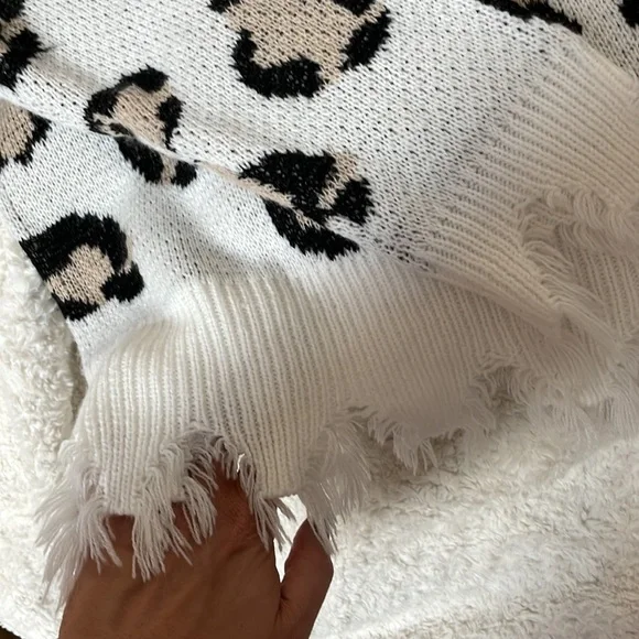 Mod Cheetah Print Sweater - Picture 5 of 5